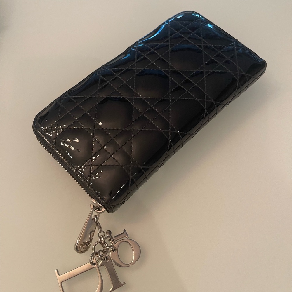 Dior Black Patent Leather Wallet w. Charm - in great condition.